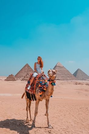 Kamel- oder Pferdereiten bei den Pyramiden von Gizeh'